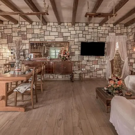 Emilia's Little Semesterbostad Agioi Anargyroi (Milos)