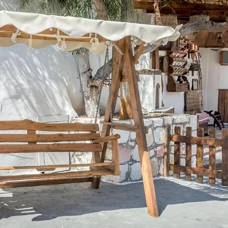 Emilia's Little * Agioi Anargyroi (Milos)