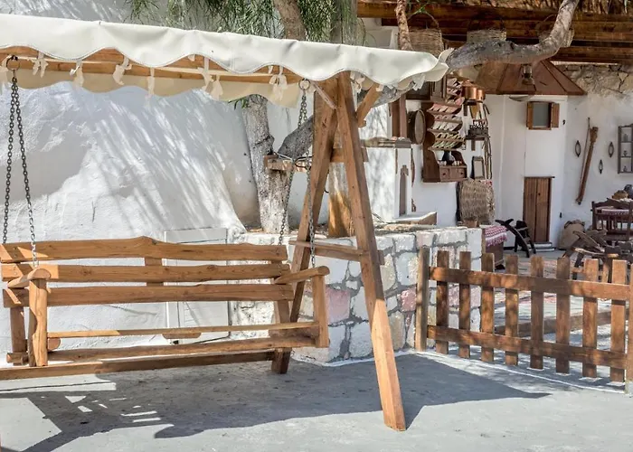 Emilia's Little * Agioi Anargyroi (Milos)